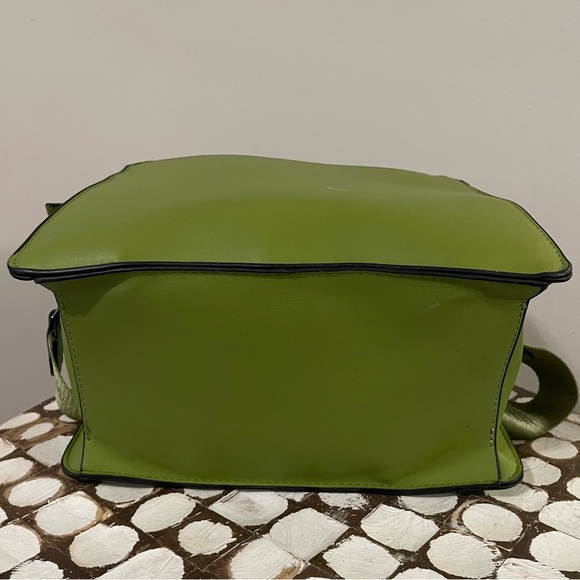 Steve Madden Bevelyn Satchel Handbag Crossbody Tote Green with AirPod Case - Picture 6 of 10